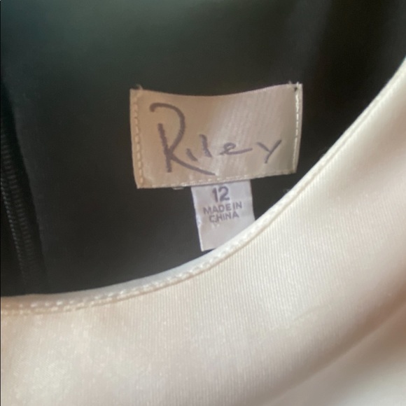 RILEY SLEEVELESS DRESS - Picture 7 of 7